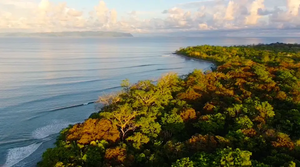 View from above of Playa Sombrero including the beach house of Paz and the Beach Lounge