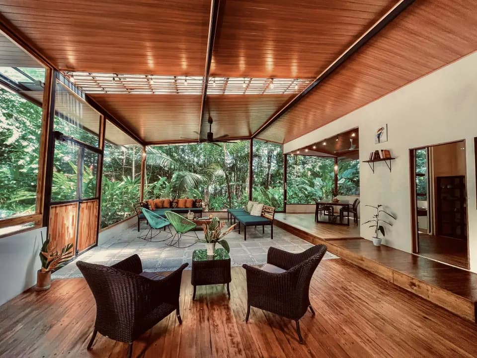 View from above of Playa Sombrero including the beach house of Paz and the Beach Lounge